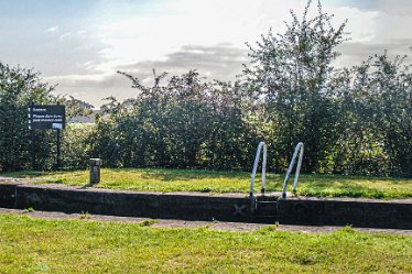 F21_6678r1x2j1 Fradley Junction to Alrewas canalside walk. September 2021: Panoramic view of the first lock: Paul L.G. Morris